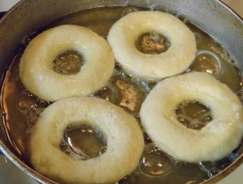 Пончики на кефире за 15 минут. 06