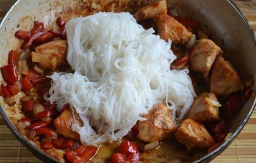 Рисовая лапша с курицей. 07 Рисовая лапша с курицей. 07