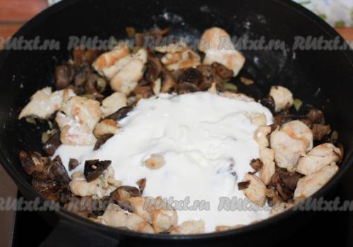 Жульен с курицей и грибами в сметанном соусе. 05