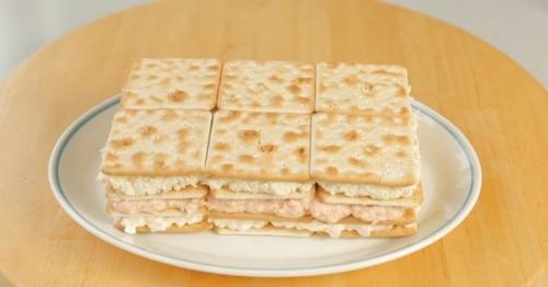 Лучший закусочный торт из крекеров и рыбных консервов. 06