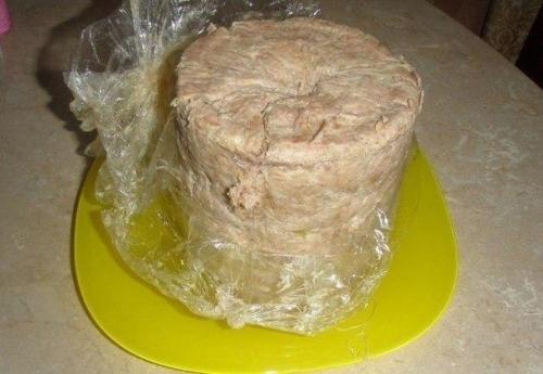 Королевское мясо. В жестяную банку рукав с куриным мясом положи. 03