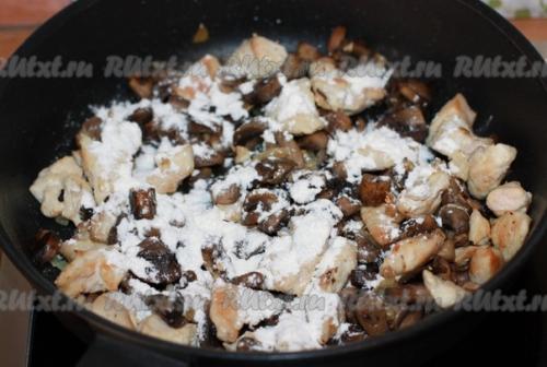 Жульен с курицей и грибами в сметанном соусе. 04