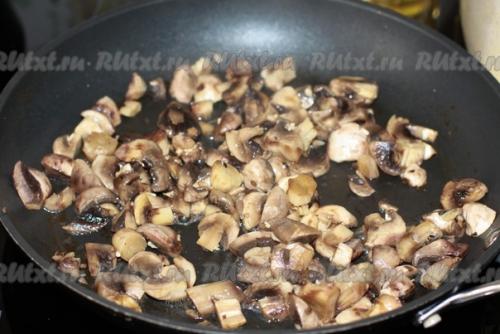 Жульен с курицей и грибами в сметанном соусе. 03