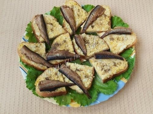 Праздничные бутерброды со шпротами. 04