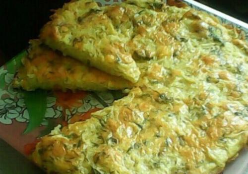 Пирог - запеканка из тертого картофеля с сыром и чесноком. Пирог - запеканка из тертого картофеля с сыром и чесноком.