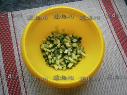 Салат из свежих огурцов с кукурузой и яйцами. 01 Салат из свежих огурцов с кукурузой и яйцами. 01