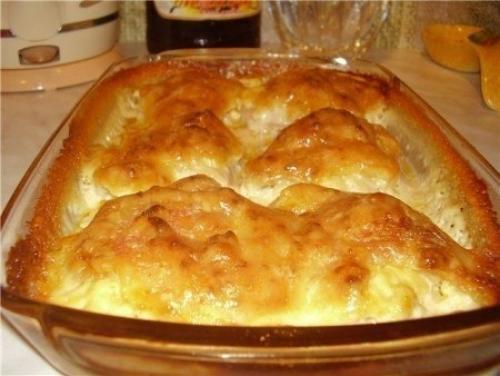 Куриные бедрышки, запеченные с сыром.

