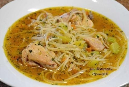 Спагетти с курочкой и овощами в казане.

