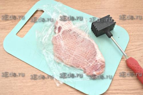 Стейки из свинины с помидорами и сыром в духовке. 02