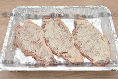 Стейки из свинины с помидорами и сыром в духовке. 04