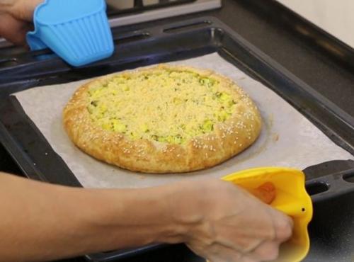 Пирог с капустой, яйцами, зеленью и сыром. 06