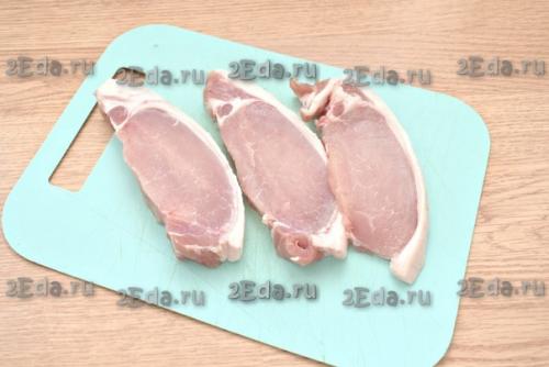 Стейки из свинины с помидорами и сыром в духовке. 01