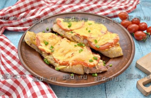 Стейки из свинины с помидорами и сыром в духовке. 07