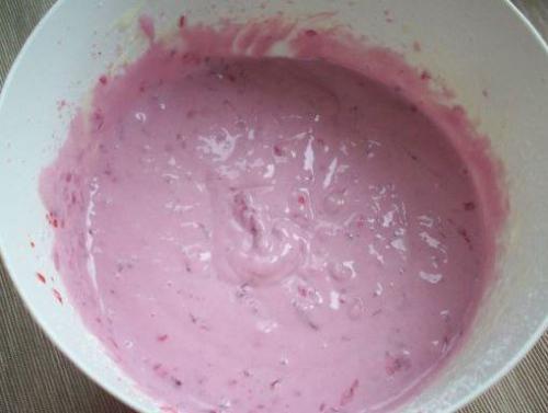 Мороженое из сгущенки, сметаны и малины. 03