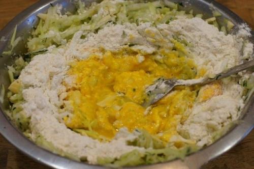 Кабачковые оладьи с сыром. 03