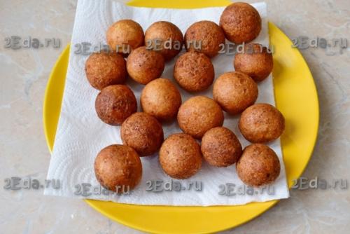 Творожные шарики, жареные в масле на сковороде. 06 Творожные шарики, жареные в масле на сковороде. 06