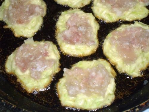 Кабачковые беляши с фаршем. 06