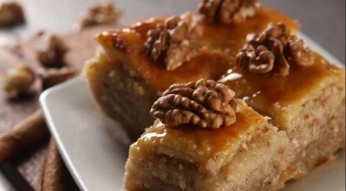 Пахлава из слоеного теста.