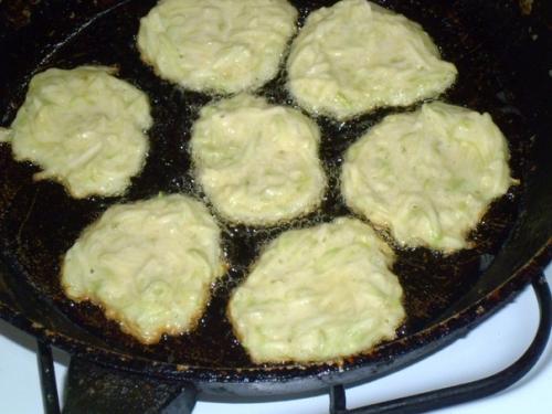 Кабачковые беляши с фаршем. 05