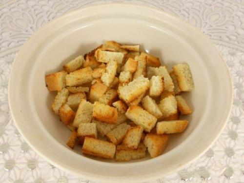 Салат из помидоров с варено-копченой грудинкой, сыром и сухариками. 04 Салат из помидоров с варено-копченой грудинкой, сыром и сухариками. 04