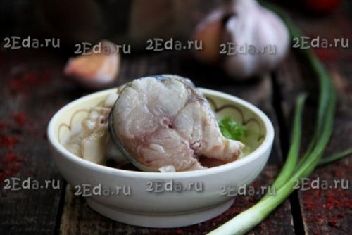 Малосольная скумбрия кусочками в рассоле с луком. 04 Малосольная скумбрия кусочками в рассоле с луком. 04