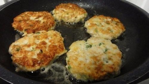 Куриные оладьи с сыром. 07