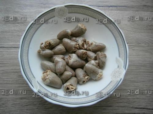 Салат из куриных сердечек с морковью и луком. 01 Салат из куриных сердечек с морковью и луком. 01