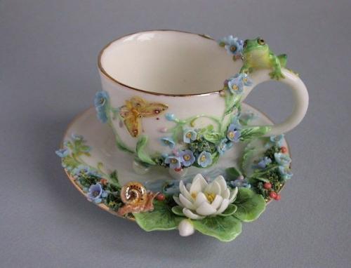 Да, наверное, часто посудой ручной работы пользоваться не будешь. 04