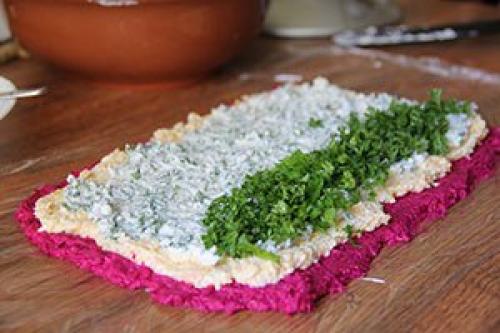 Свекольный рулет с творогом и зеленью. 08 Свекольный рулет с творогом и зеленью. 08