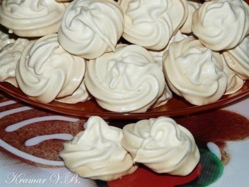 Безе.  Первый раз безе готовила.