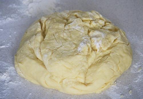 Сметанные калачики.  Буквально 30-40 минут - и у вас на столе мягкие, слегка рассыпчатые калачики с приятным домашним вкусом. 03