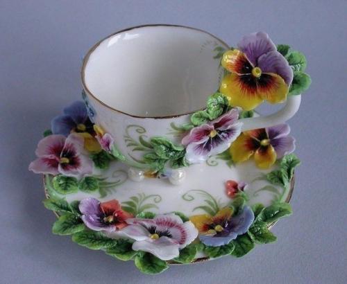 Да, наверное, часто посудой ручной работы пользоваться не будешь. 05