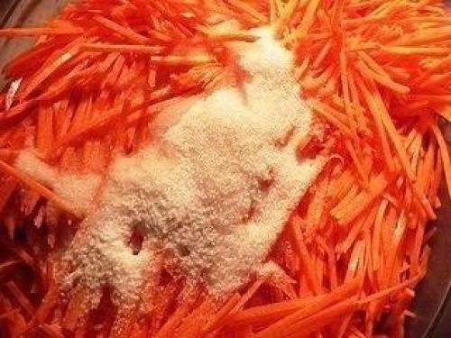 Морковь по-корейски. 1 килограмм моркови. 02 Морковь по-корейски. 1 килограмм моркови. 02