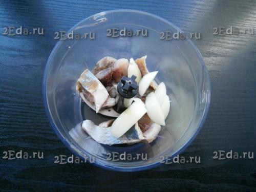 Паштет из селедки с плавленным сыром. 01