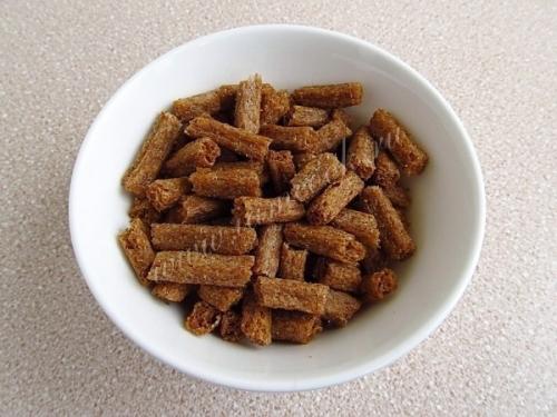 Салат с сухариками и копчёной колбасой. 03 Салат с сухариками и копчёной колбасой. 03