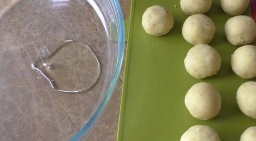 Картофельные и мясные шарики, запечённые в духовке. 03 Картофельные и мясные шарики, запечённые в духовке. 03