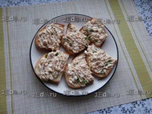 Бутерброды с консервированным тунцом и творожным сыром. 04 Бутерброды с консервированным тунцом и творожным сыром. 04