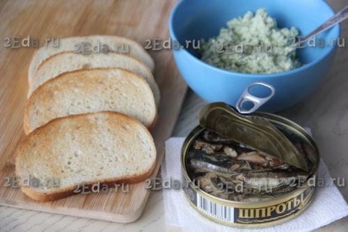 Бутерброды с плавленным сыром и шпротами. 04 Бутерброды с плавленным сыром и шпротами. 04