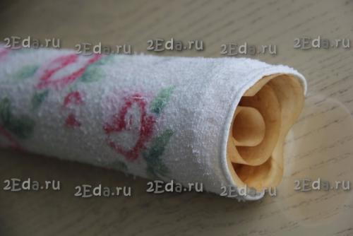 Медовый рулет.  Хочу предложить приготовить для домашнего чаепития ароматный, нежный, воздушный медовый рулет. 06 Медовый рулет.  Хочу предложить приготовить для домашнего чаепития ароматный, нежный, воздушный медовый рулет. 06