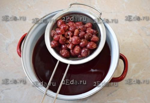 Кисель из замороженной вишни и крахмала. 04 Кисель из замороженной вишни и крахмала. 04
