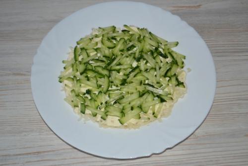 Салат с курицей, шампиньонами и свежим огурцом. 04