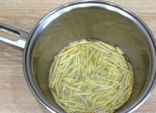 Салат Муравейник с курицей и картофельной соломкой. 04 Салат Муравейник с курицей и картофельной соломкой. 04