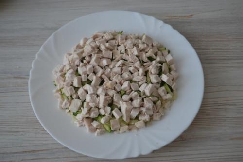 Салат с курицей, шампиньонами и свежим огурцом. 05