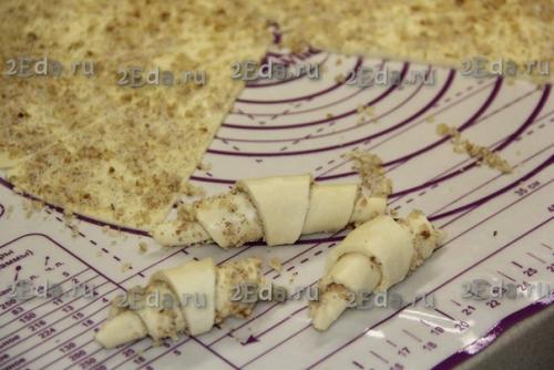 Творожные рогалики с ореховой начинкой. 05