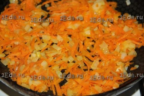 Куриная печень в сметанном соусе на сковороде. 01 Куриная печень в сметанном соусе на сковороде. 01