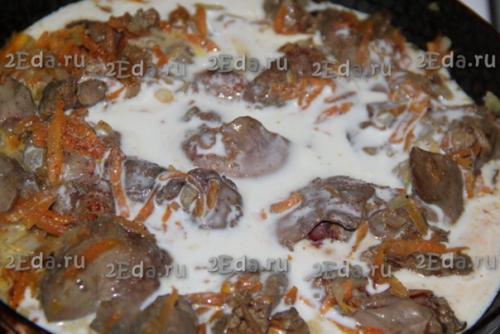 Куриная печень в сметанном соусе на сковороде. 04 Куриная печень в сметанном соусе на сковороде. 04