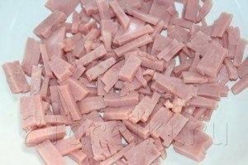 Салат Неженка.  Вкусный праздничный салатик, нежный, но пикантный за счет чесночка. 01