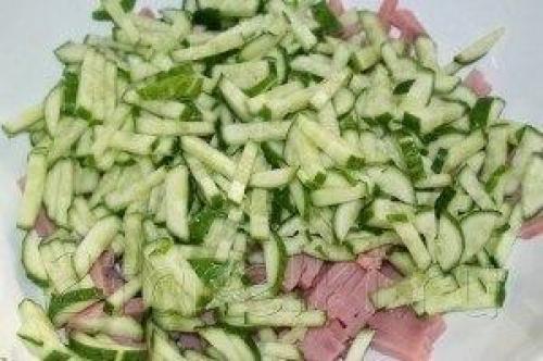 Салат Неженка.  Вкусный праздничный салатик, нежный, но пикантный за счет чесночка. 02