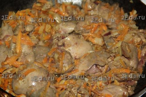 Куриная печень в сметанном соусе на сковороде. 03 Куриная печень в сметанном соусе на сковороде. 03