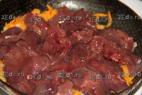 Куриная печень в сметанном соусе на сковороде. 02 Куриная печень в сметанном соусе на сковороде. 02